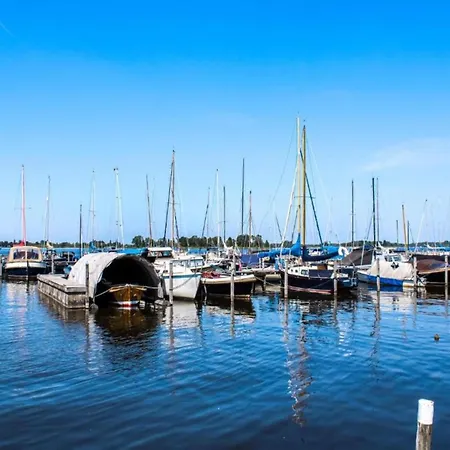 Endearing At The Loosdrechtse Plassen Vila *